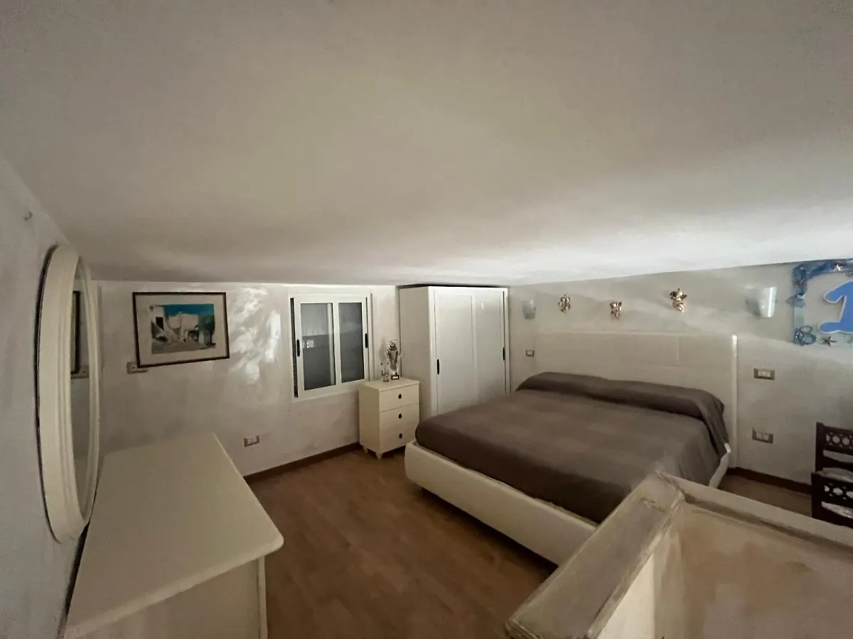 Mare Fuori Apartment Bari 0*,